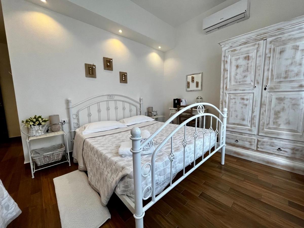 Palmasera Charming Rooms Cala Gonone Exterior photo